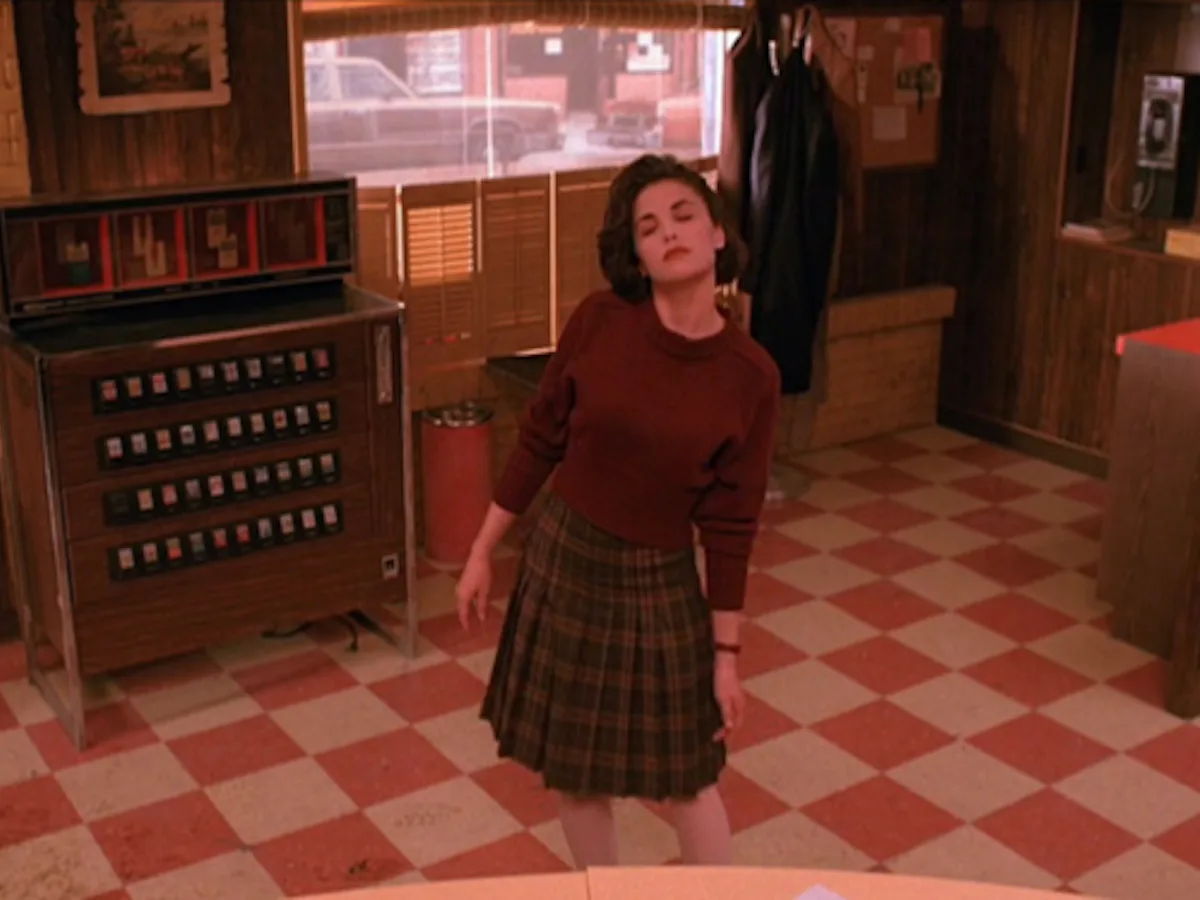 Twin Peaks' Fashion How to Dress As Your Favorite David Lynch Ladies, From Laura Palmer To Audrey Horne Twin Peaks' Fashion How to Dress As Your Favorite David Lynch Ladies, From Laura Palmer To Audrey Horne