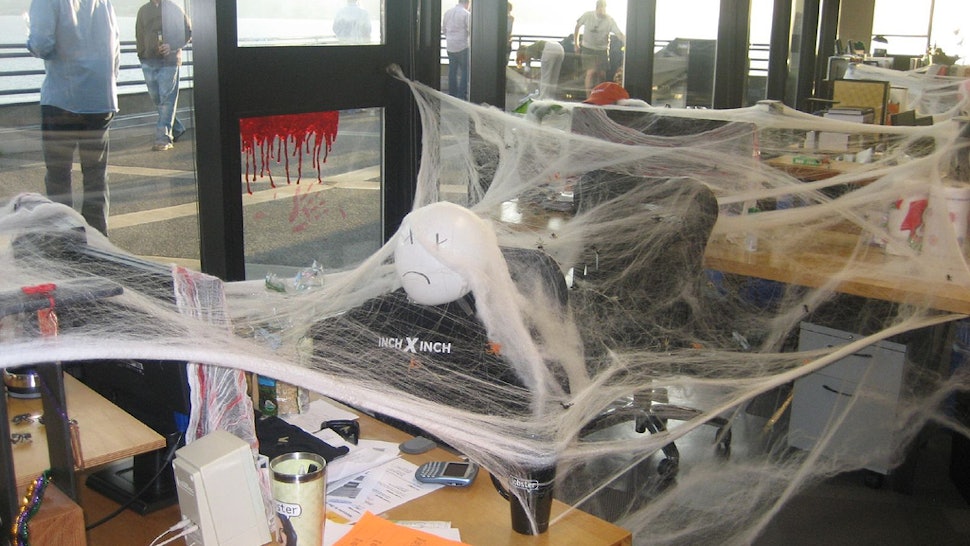 4 Halloween Pranks To Play At Work That Are Just Harmless 4 Halloween Pranks To Play At Work That Are Just Harmless