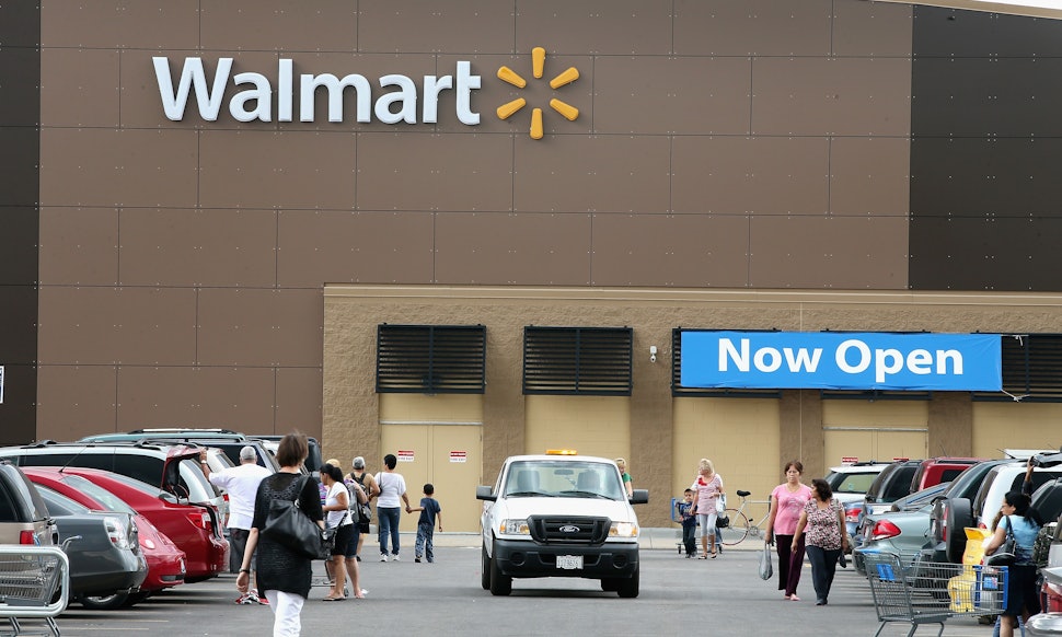 walmart black friday 2013 sale means christmas comes even earlier for shoppers - Walmart After Christmas Sales walmart black friday 2013 sale means christmas comes even earlier for shoppers - Walmart After Christmas Sales