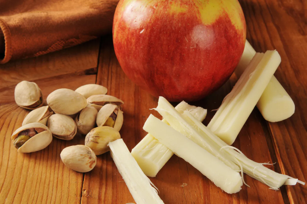 What Snacks Do Nutritionists Eat Between Meals? 8 Dietitians Reveal ...