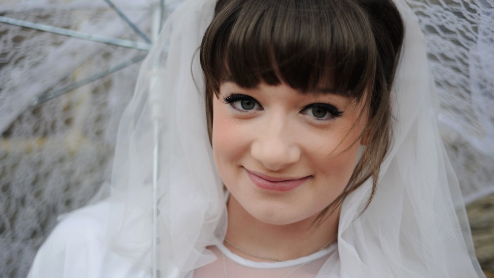 Get A Wedding Makeup Look Thats Perfect For You How To Pick The