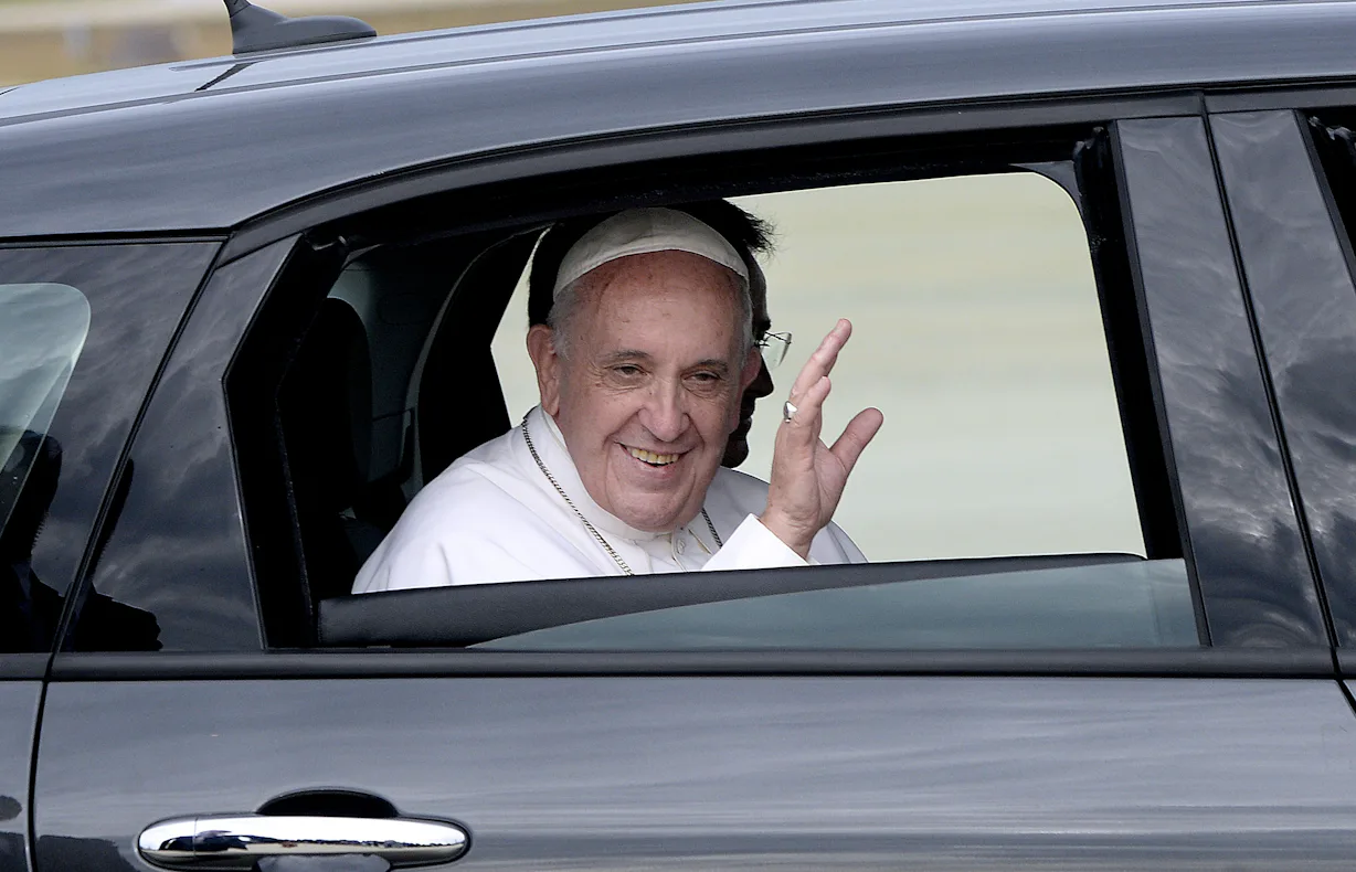 What Does The Pope's License Plate SCV1 Mean? The Popemobile's Car Tag ...