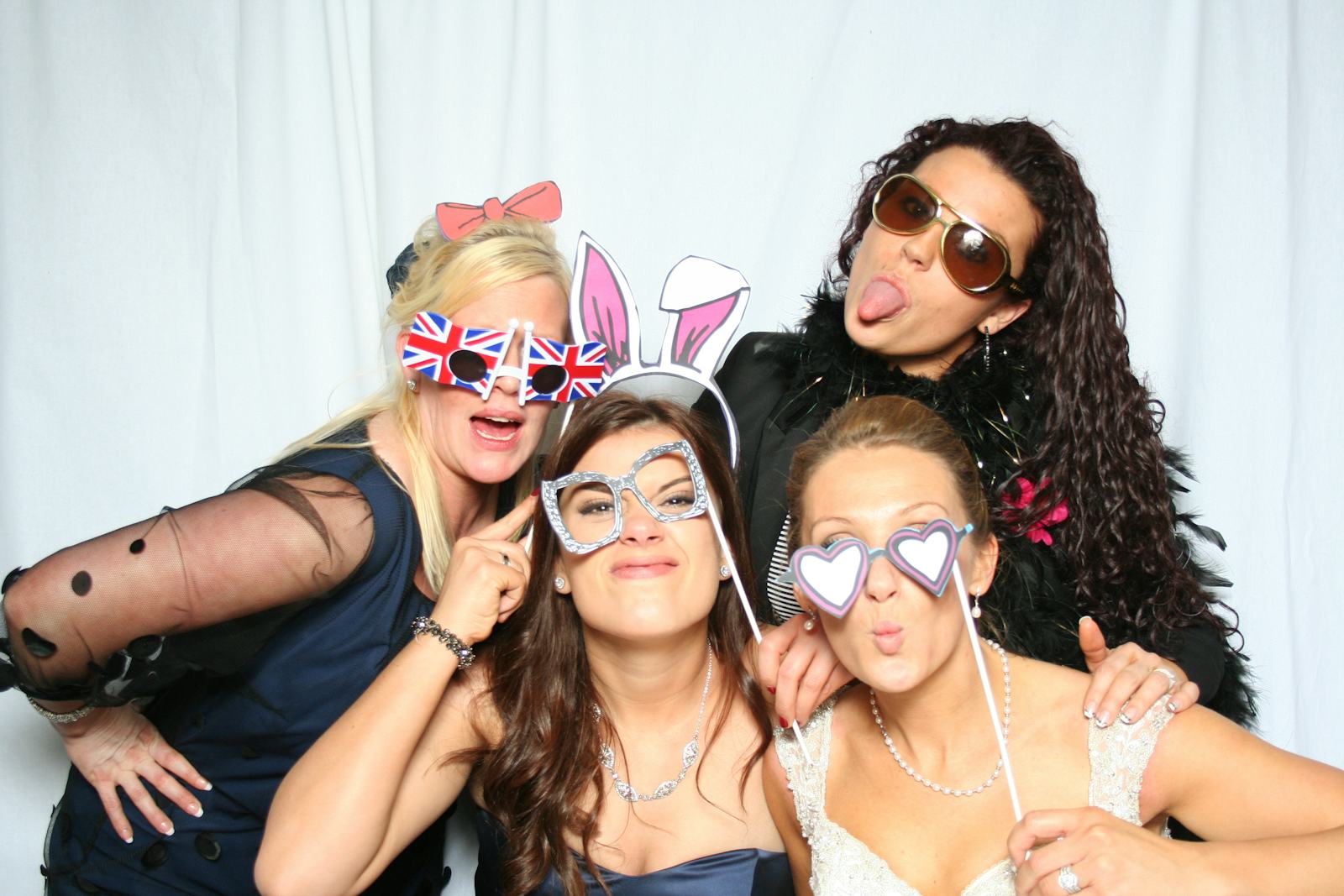 5 Wedding Photo Booth Alternatives That Will Make For The Best Memories