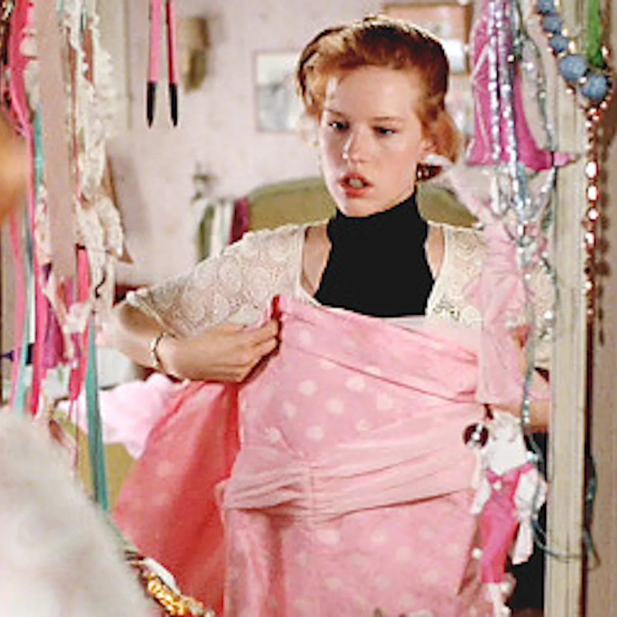 How Molly Ringwald's 'Pretty In Pink' Prom Dress Was Really Made Will Surprise You EXCLUSIVE How Molly Ringwald's 'Pretty In Pink' Prom Dress Was Really Made Will Surprise You EXCLUSIVE