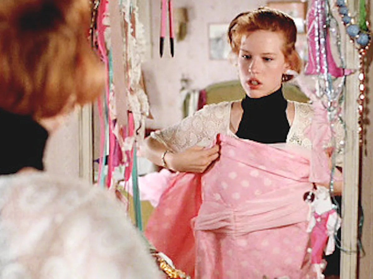 How Molly Ringwald's 'Pretty In Pink' Prom Dress Was Really Made Will Surprise You EXCLUSIVE How Molly Ringwald's 'Pretty In Pink' Prom Dress Was Really Made Will Surprise You EXCLUSIVE