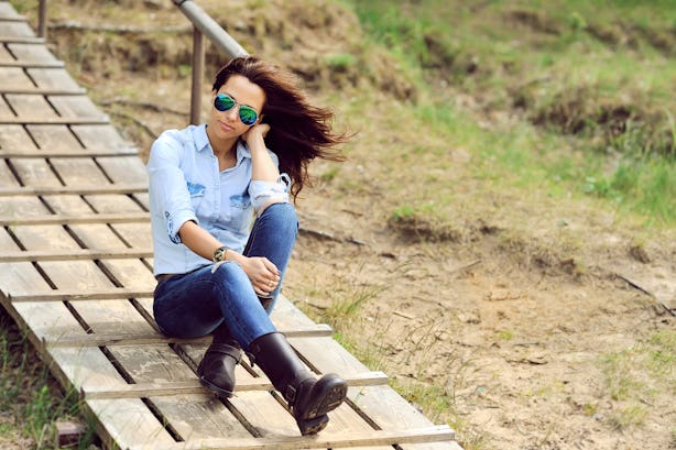 tuck jeans into chelsea boots