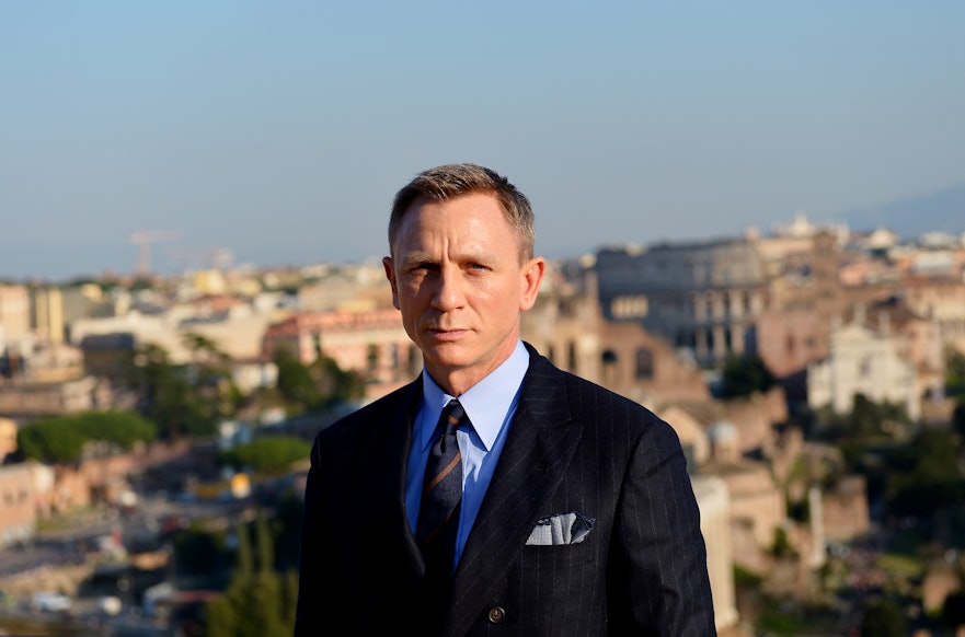 How Much Alcohol Does James Bond Drink? A Lot, According To This ...