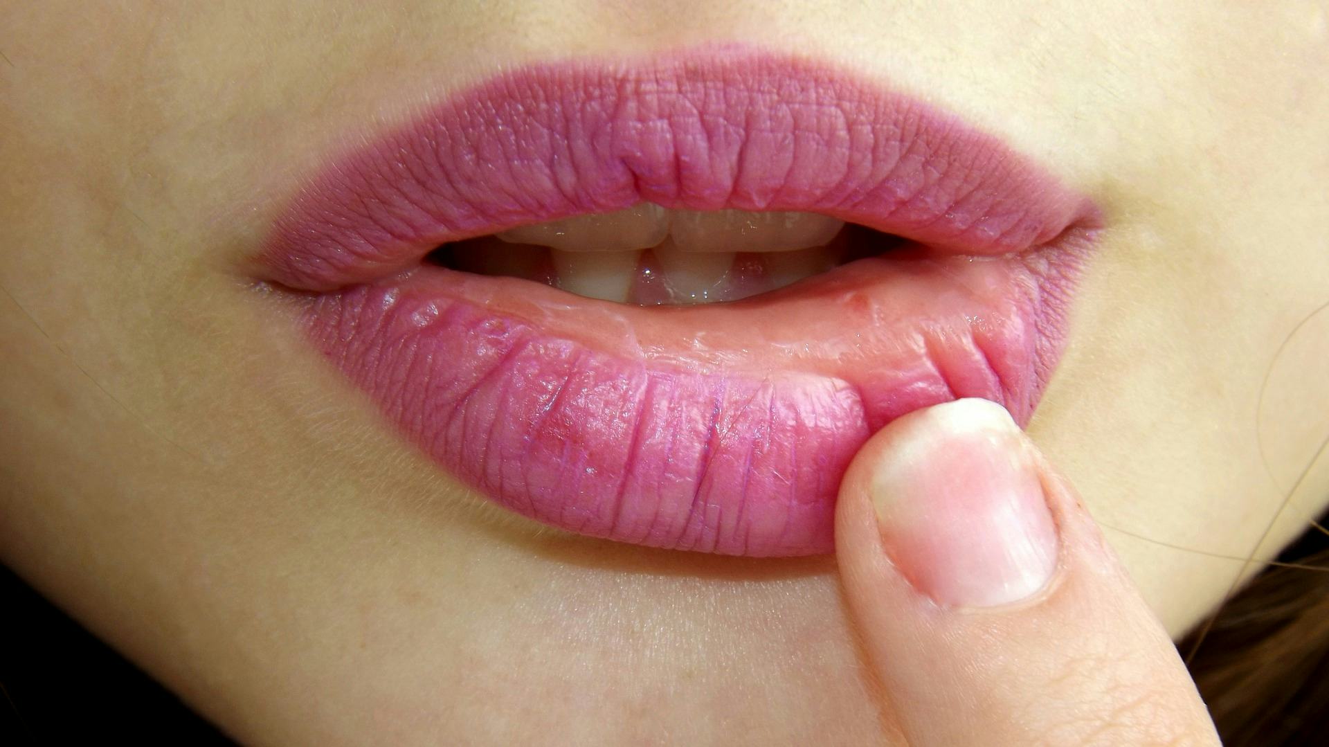 2019 year - How to Remove Lipstick Without Staining Your Face 2019 year