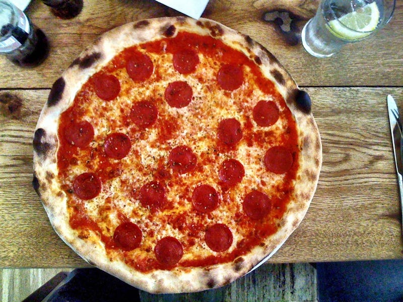 14 Stages Of Eating An Entire Pizza By Yourself, Because You Were Born For This 14 Stages Of Eating An Entire Pizza By Yourself, Because You Were Born For This