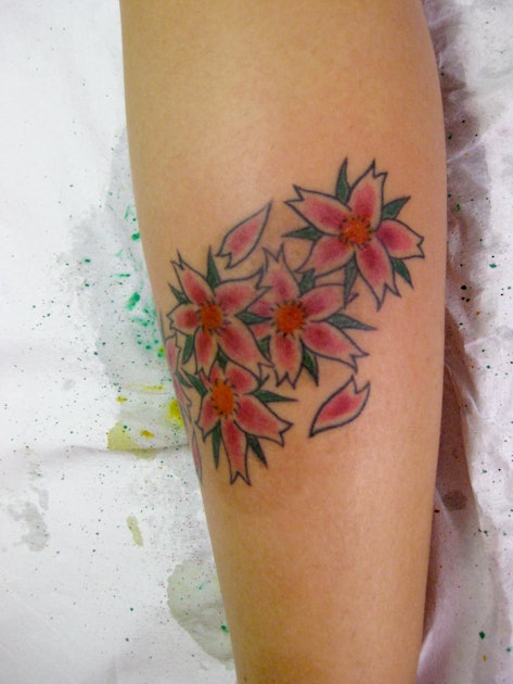 15 Pretty Flower Tattoos That Prove Floral Tattoos Aren't Just About