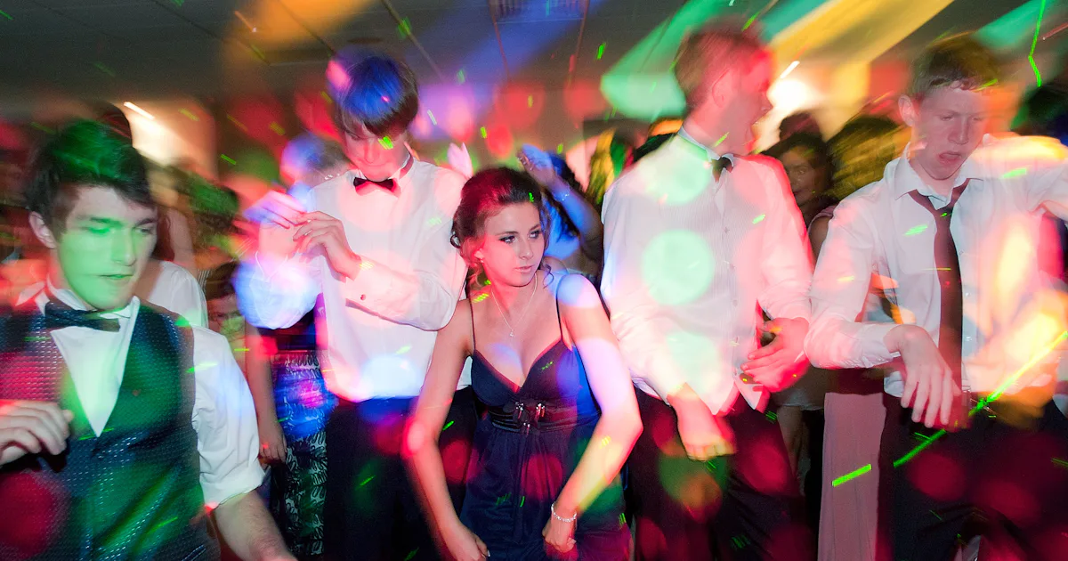 21 Memorable Prom Moments From Movies & TV, Because You Know These ...