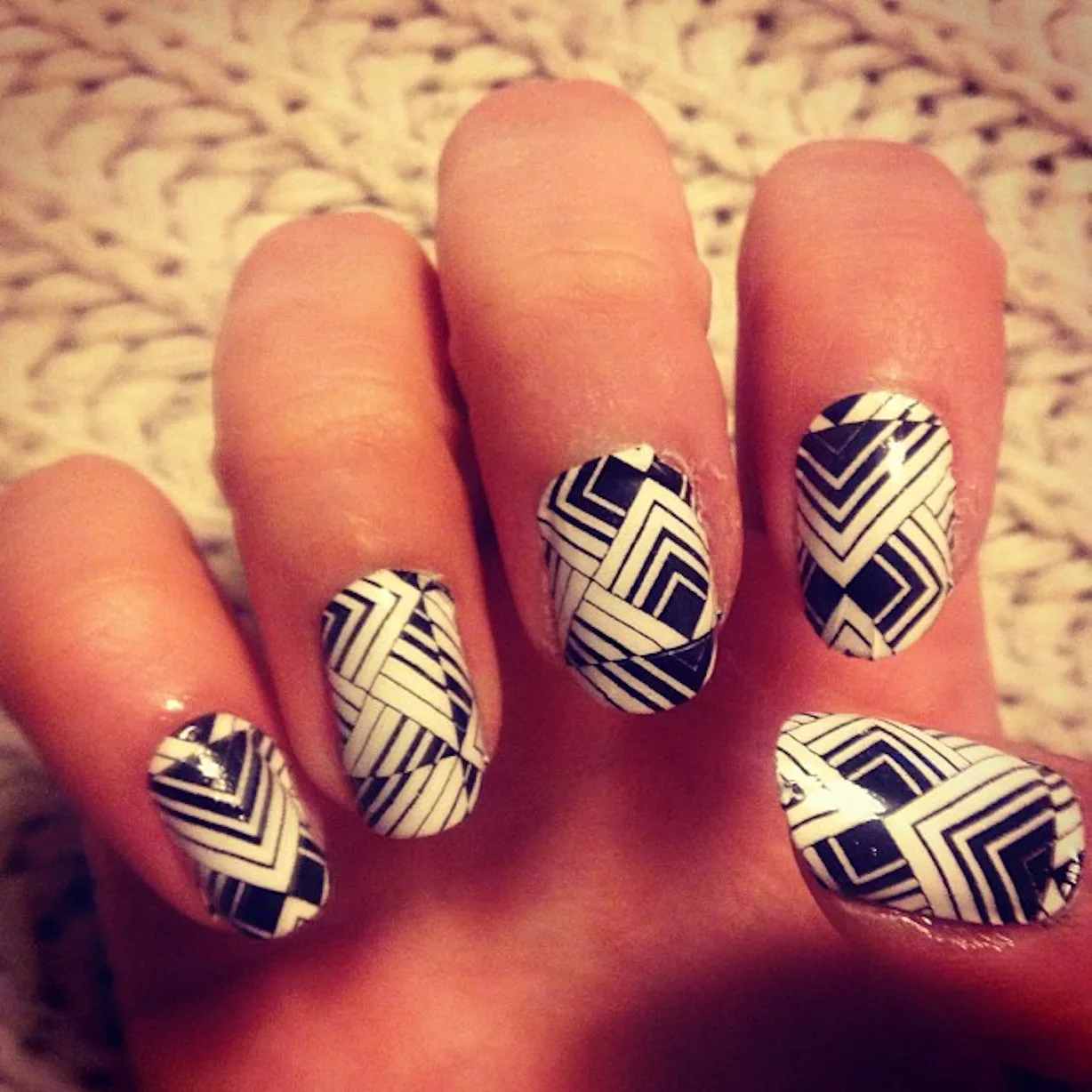 13 Geometric Nails That Will Make You Want To Freshen Up Your ...