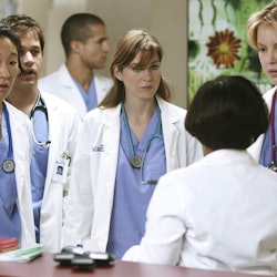 Things I noticed rewatching the 'Grey's Anatomy' pilot. 