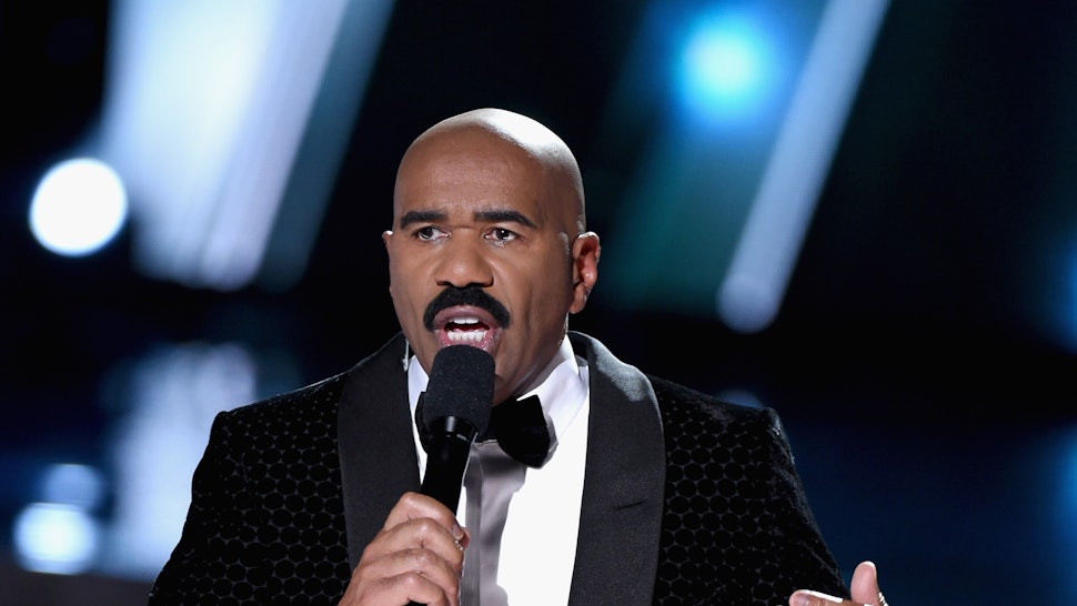 Steve Harvey Miss Universe Memes Make Fun Of His Winner S Error