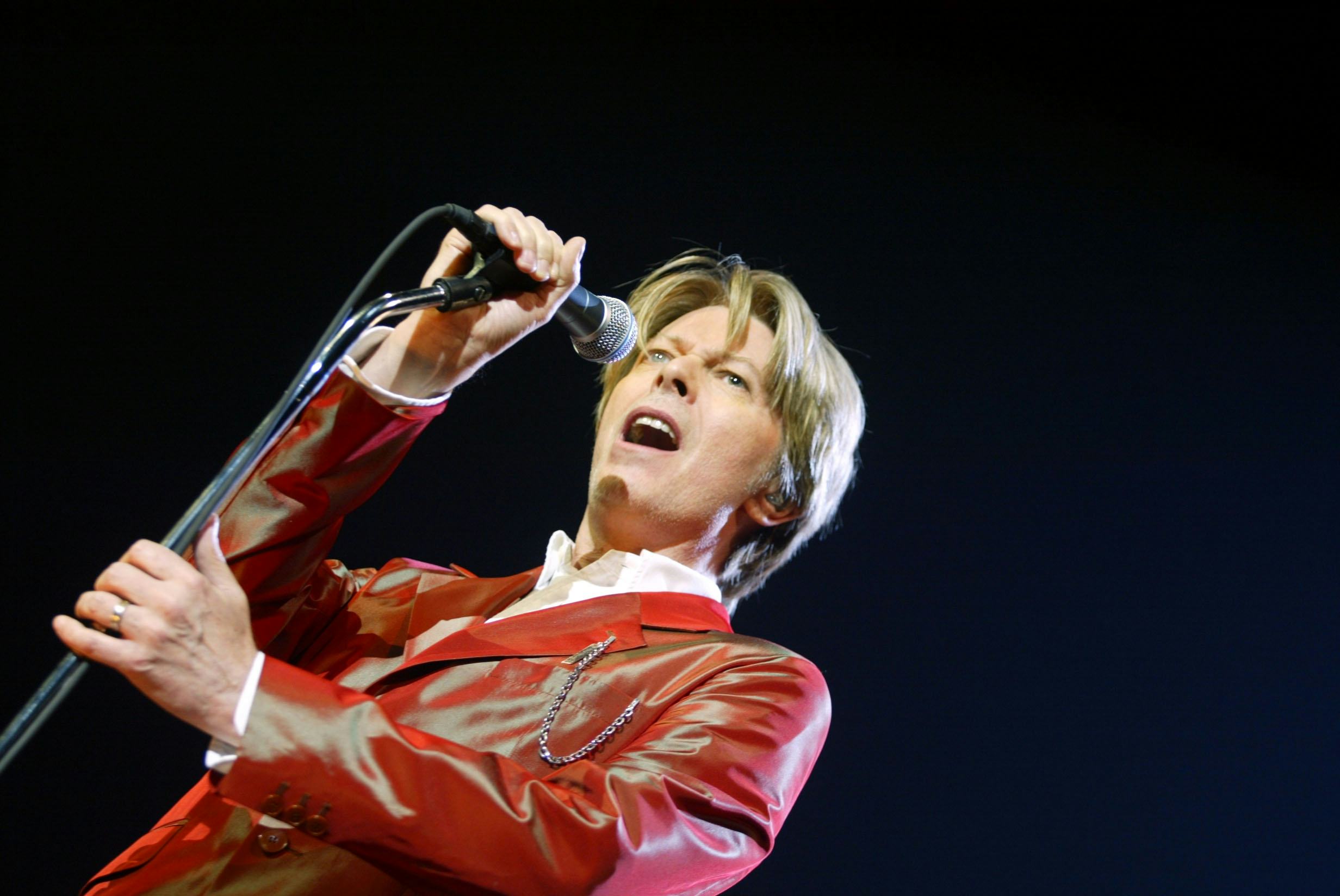 David Bowie's Last Public Performance Is Heartbreaking To Watch — VIDEO