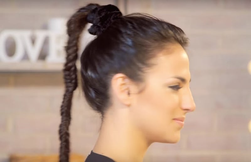 7 Ways To Style A Scrunchie — VIDEOS 7 Ways To Style A Scrunchie — VIDEOS