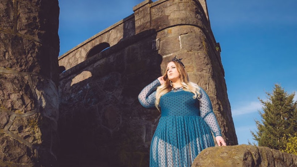 Chubby Cartwheels Launches New "Curves Reign" Plus Size Clothing ...