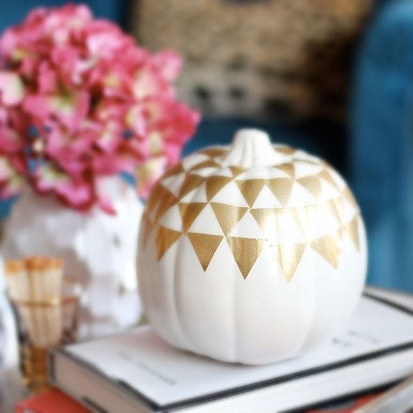 8 Faux Pumpkin Decorating Ideas That Are Perfect For Halloween And Beyond