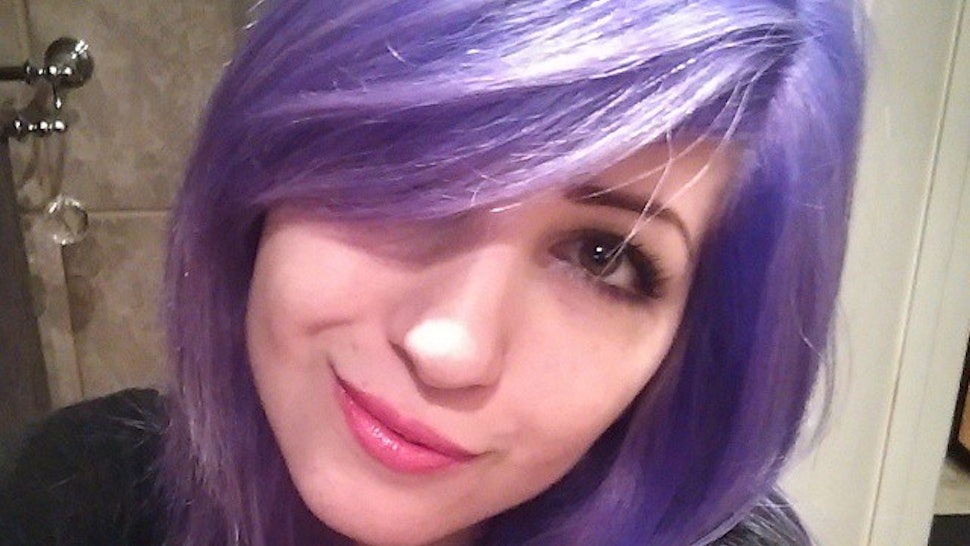 This Girl S Color Changing Hair Goes From Blue To Purple To Pink