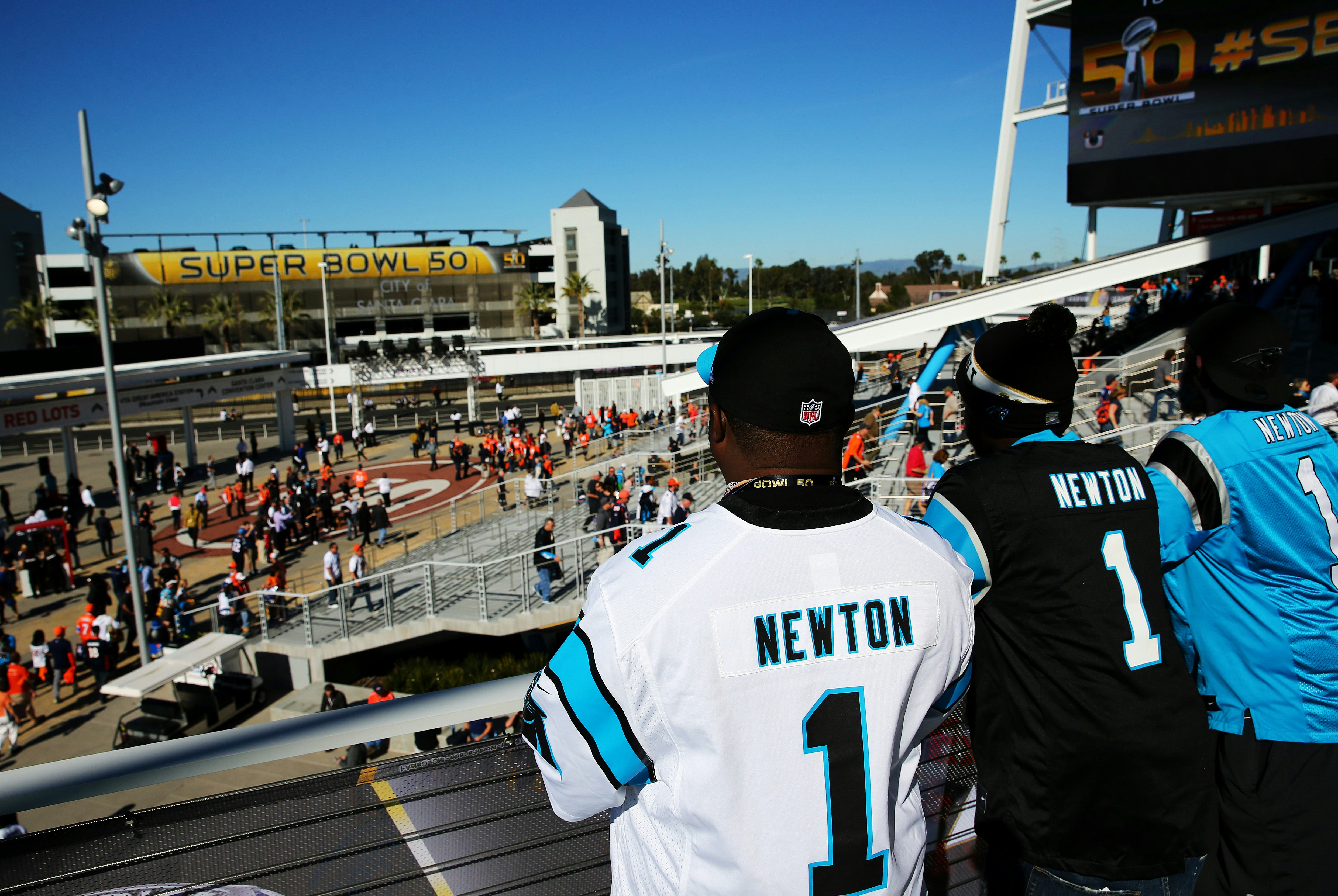 Sad Panthers Fans’ Reactions To Losing Super Bowl 50 Are Dramatically Dejected — PHOTOS