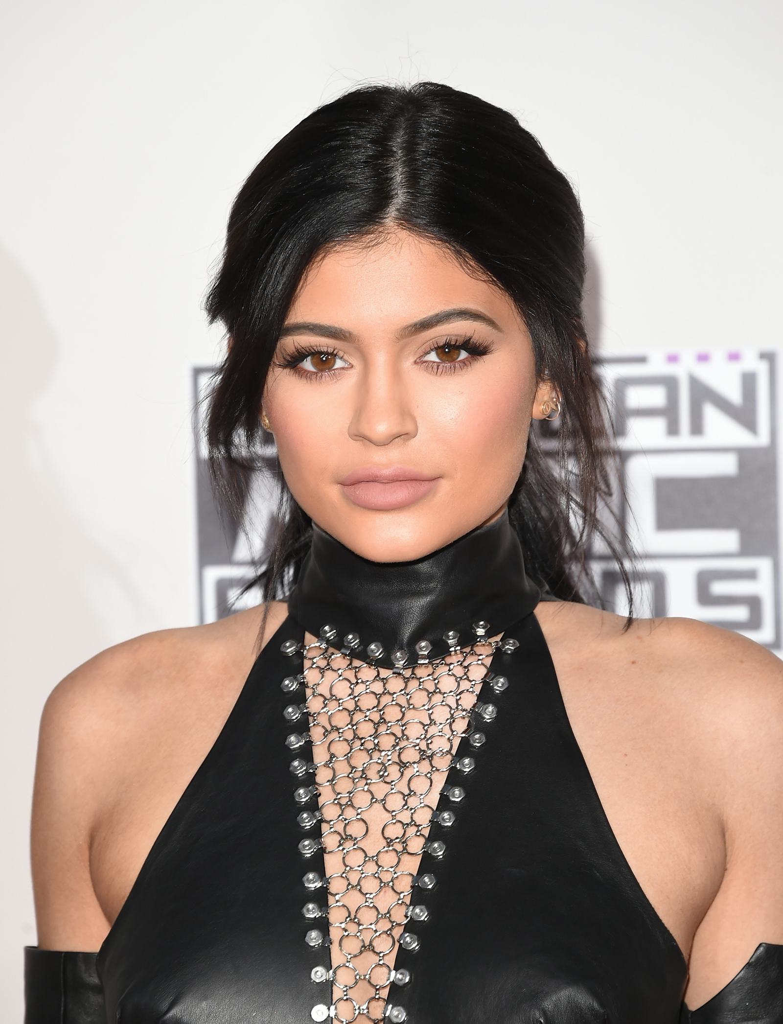 The 10 Best Kylie Jenner Lipstick Colors She Rocked In 2015 — PHOTOS