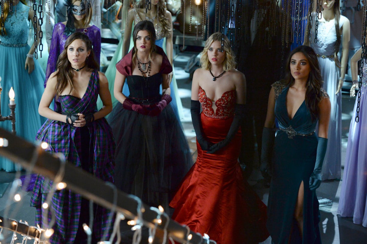 Your 'Pretty Little Liars' Season 6 Premiere Drinking Game For Adult