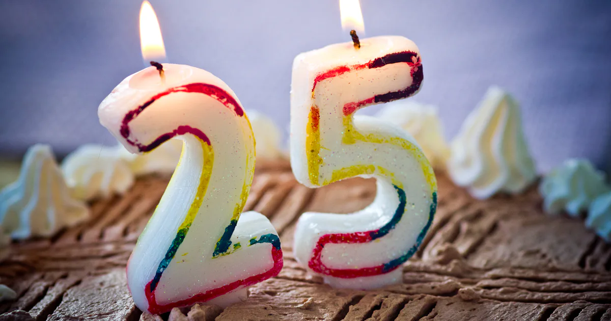 12 Things Every Person Thinks When They Turn 25, As Told by 'Friends' Gifs