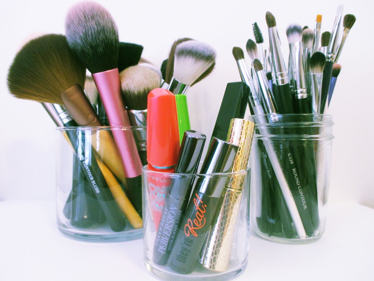 how to keep makeup brushes