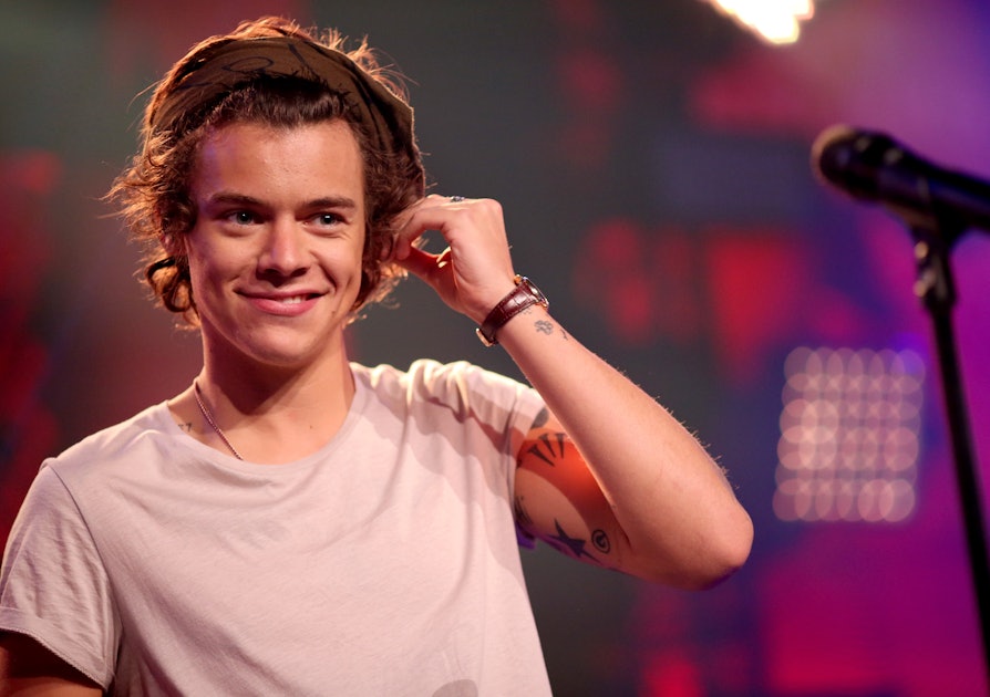Harry Styles Wears Jersey Of Openly Gay Nfl Player Michael