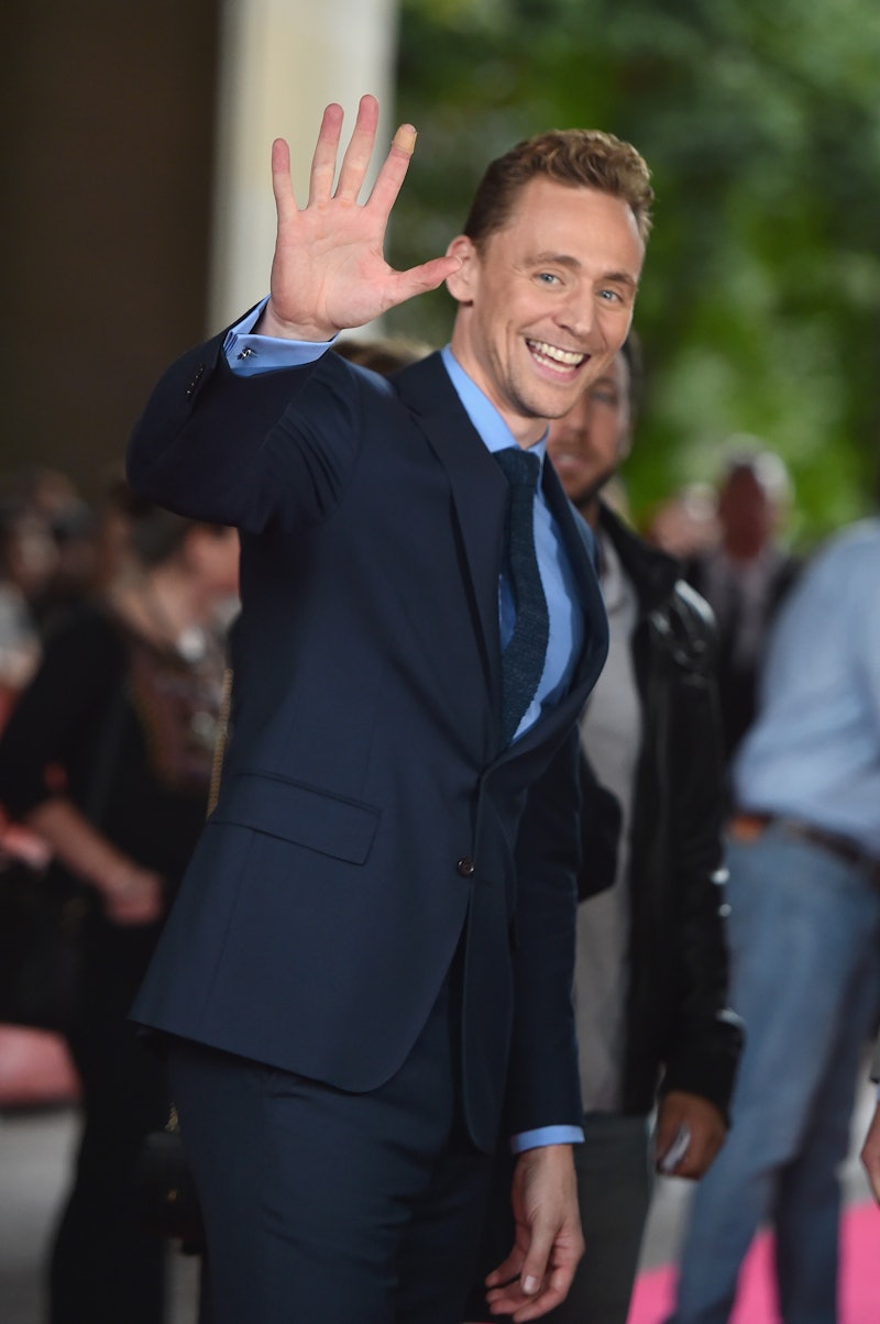7 Tom Hiddleston Approved Christmas Caroling Tips, So You Can Spread ...
