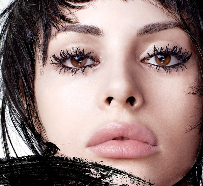 Clumpy Mascara Is A Thing That For Of You Who Want That "Messy Chic" Look