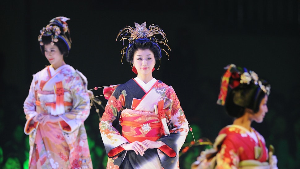 Vogues Pre Met Gala Pyjama Party Brought Out Slinky