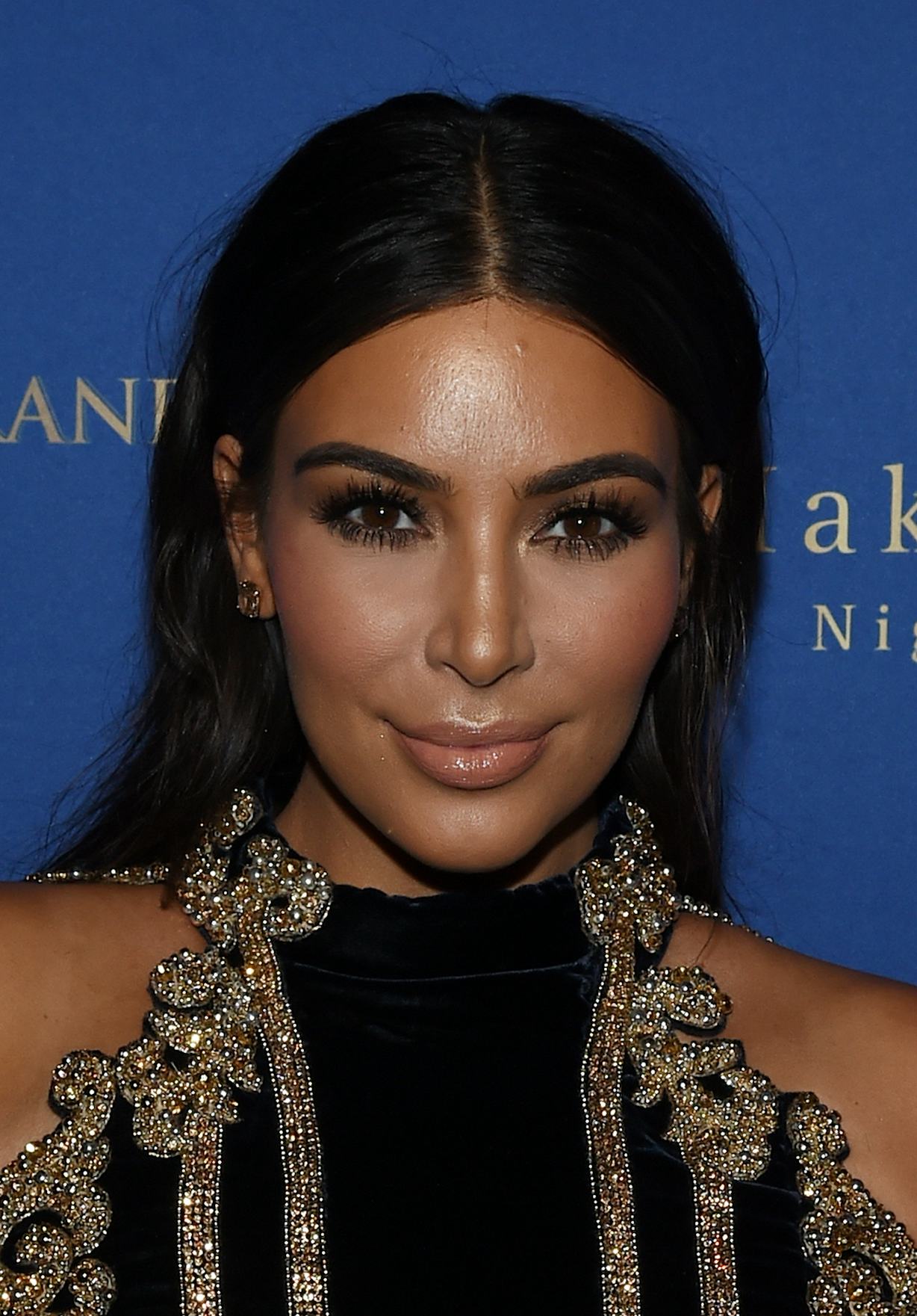 Kim Kardashians No Makeup Selfie Gives Us A Rare Glimpse At Makeup 