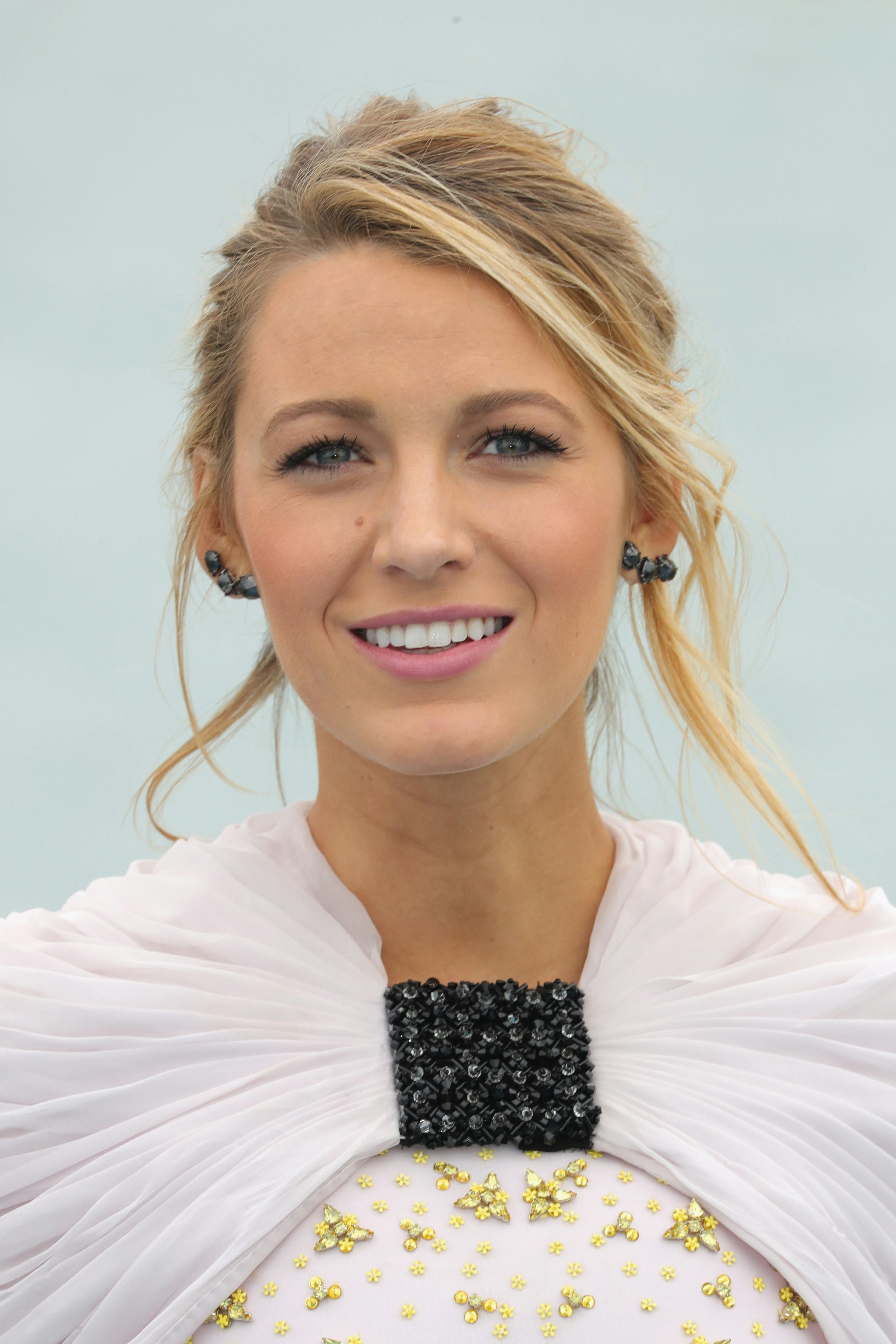 Does Blake Lively Really Surf? Her 'Shallows' Role Makes Her Seem Like A Pro