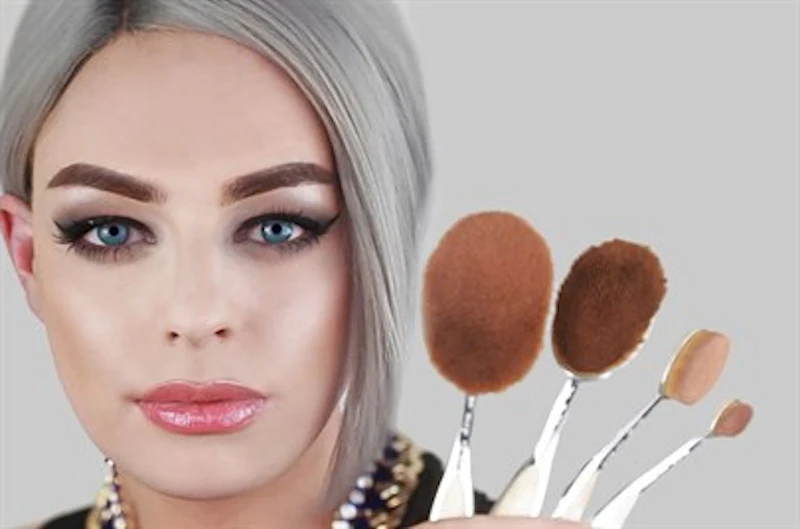 Is The Artis Brush Worth It Here S What You Should Know About The New Beauty Tool