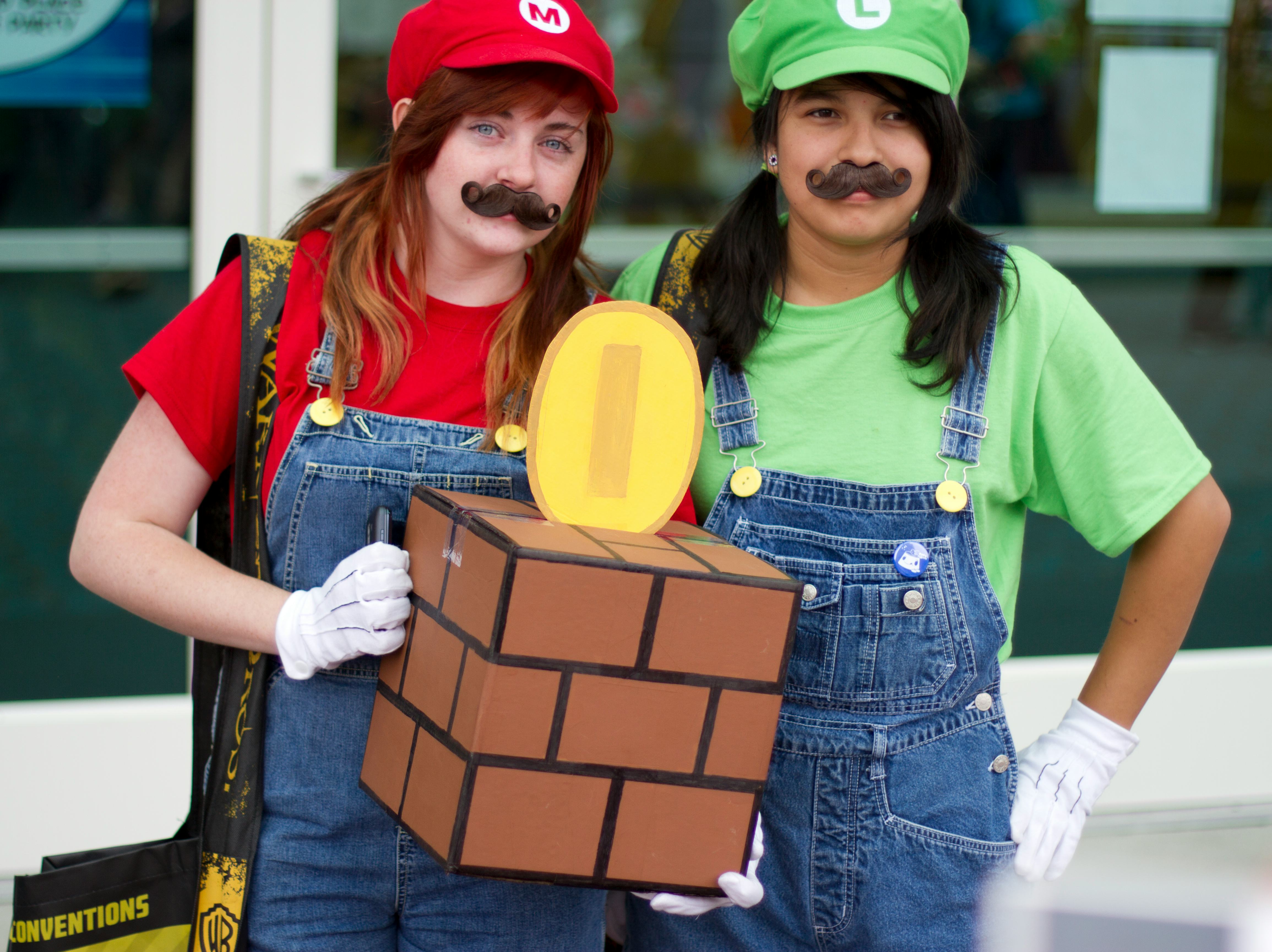 20 Easy Halloween Costumes For Best Friends You Can Pull Together In A Hurry