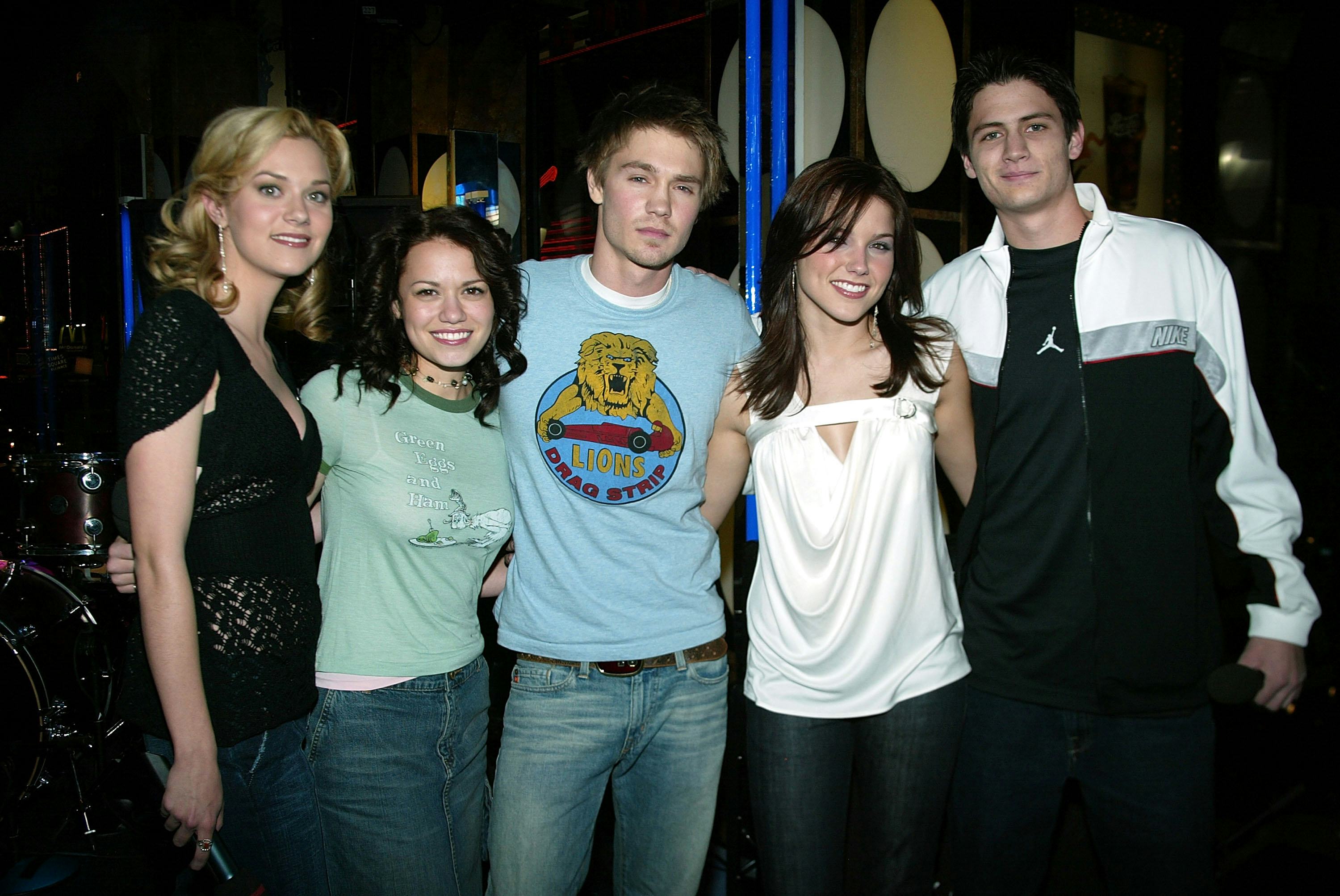 ‘One Tree Hill’ Cast Reunites & Thankfully, They Took A Ton Of Pictures — PHOTOS