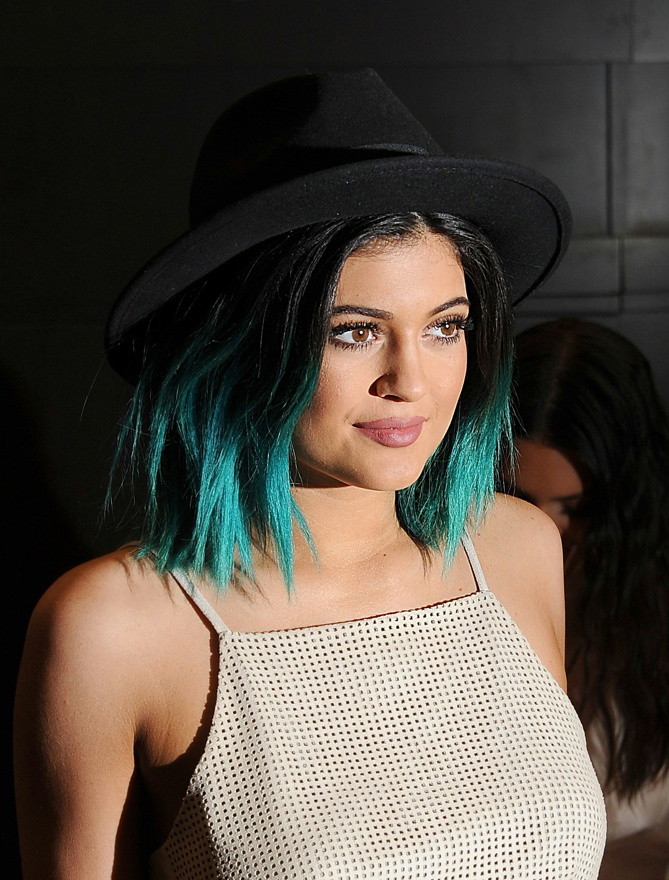Is Kylie Jenner S Blue Hair A Wig It S Pretty Different From The