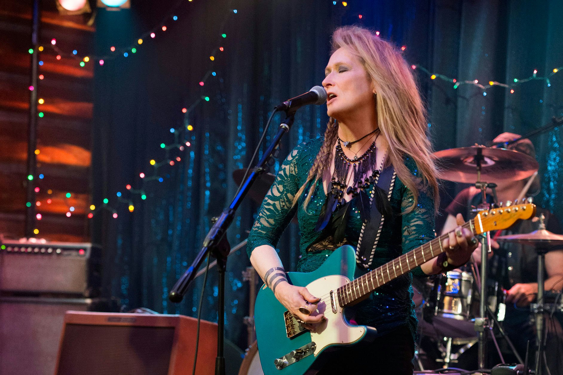 Does Meryl Streep Really Sing In Ricki And The Flash Unsurprisingly The Oscar Winner Is A Woman Of Many Talents