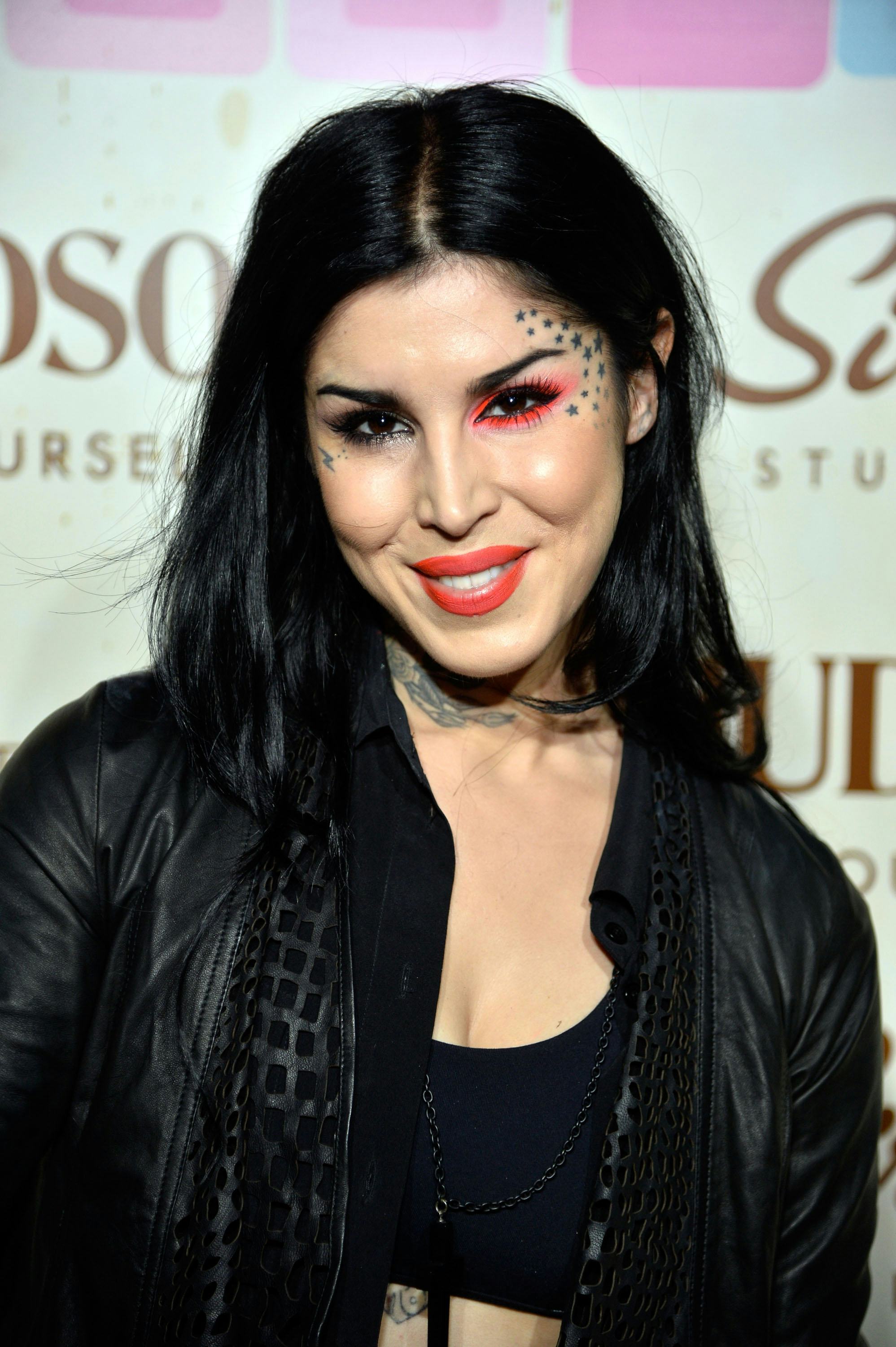 Kat Von D Uses Fake Lashes In An Unexpected Way For Latest ...
