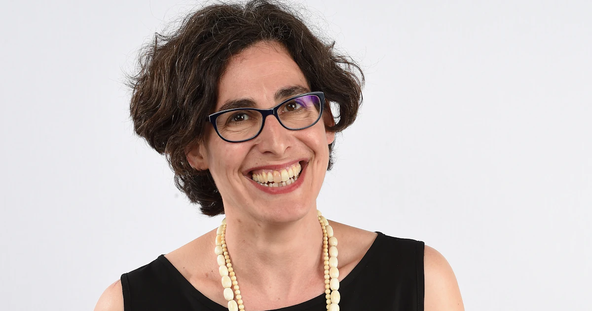 8 Podcasts Prove That Women Dominated The Podcast Game In 2015