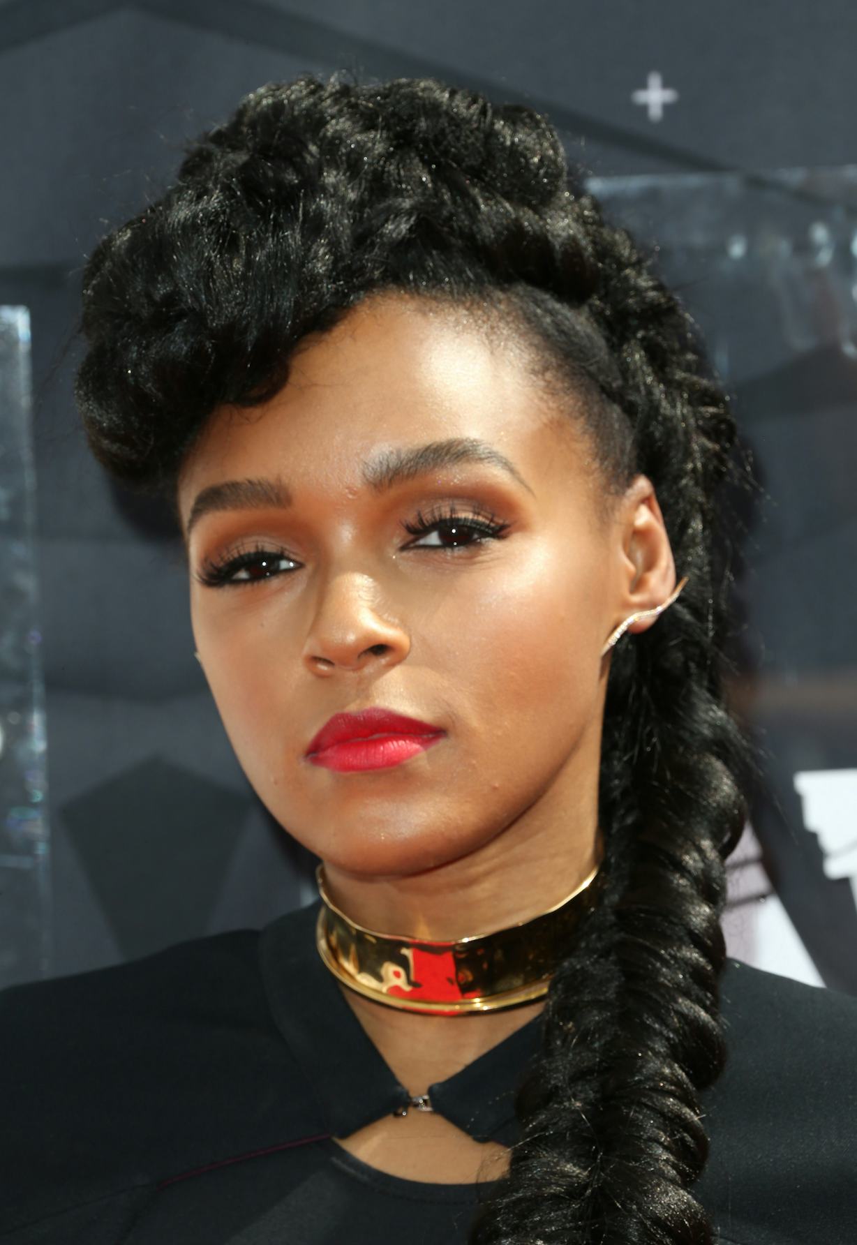 janelle monae wore a cape 2015 bet awards looking janelle monae wore a cape 2015 bet awards looking