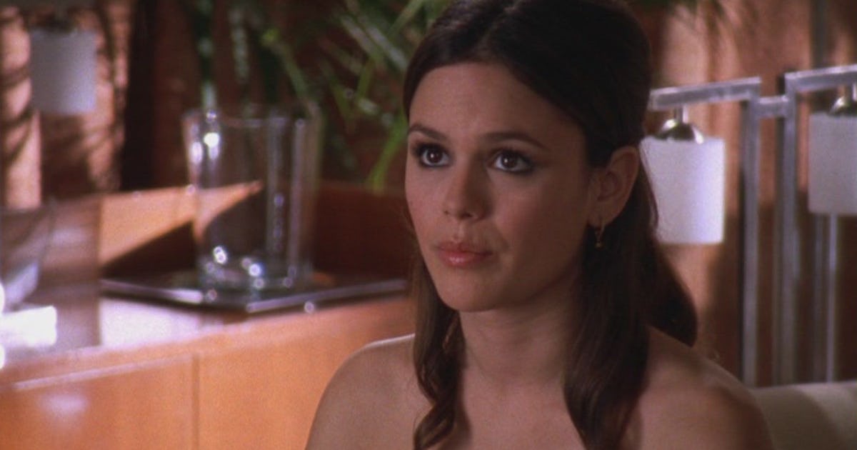 12 Ways To Tell You're The Summer Roberts Of Your Friend Group