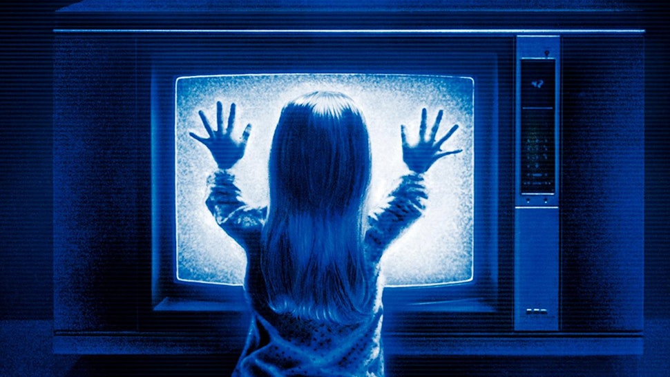 8 Poltergeist Scenes From The Original Film That Will Make