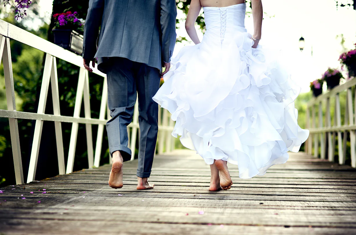 How To Throw An Awesome Wedding For Under 20 000 how-to-throw-an-awesome-wedding-for-under-20-000