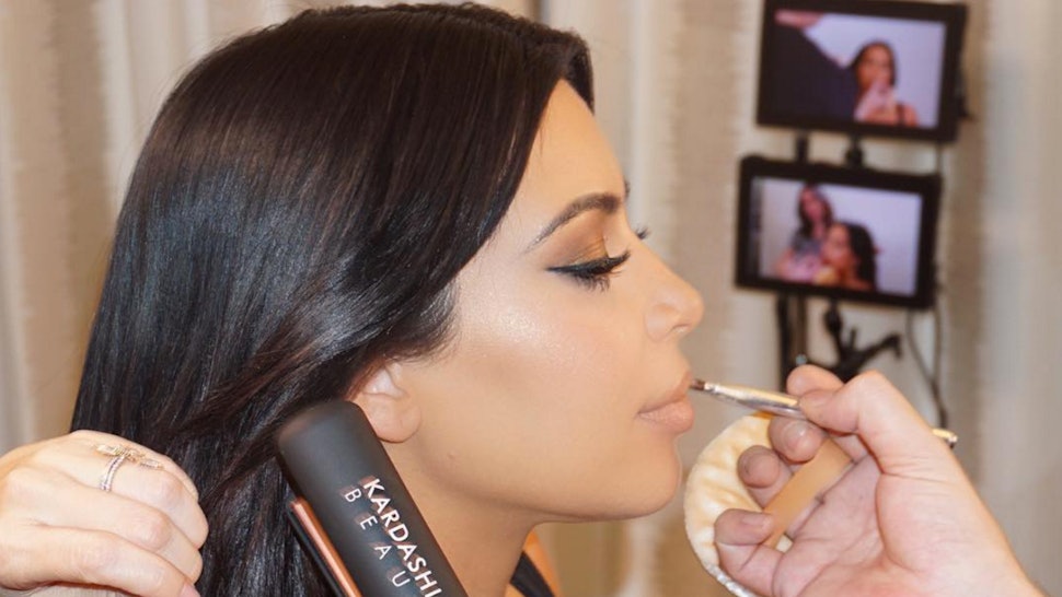 How To Copy Kim Kardashian S S Waves According To Hairstylist Jen