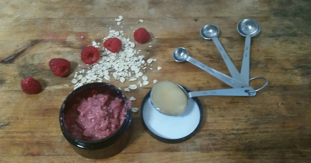 Raspberry Serum A Raspberry Face Mask & Serum Recipe That'll Give You Bright, Sun ...