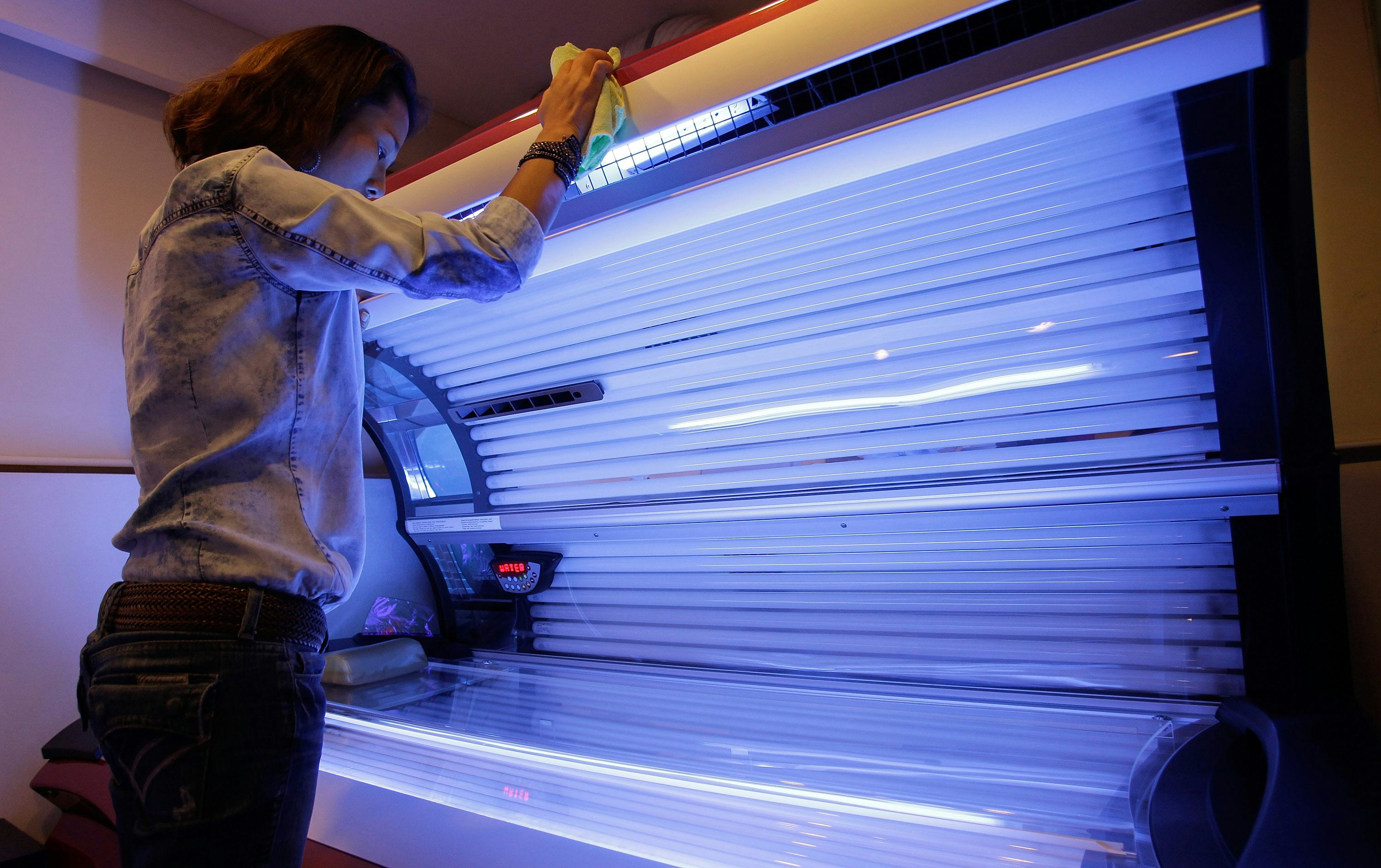 Tanning Beds Still Common on College Campuses Because Apparently People Haven't Heard About Skin