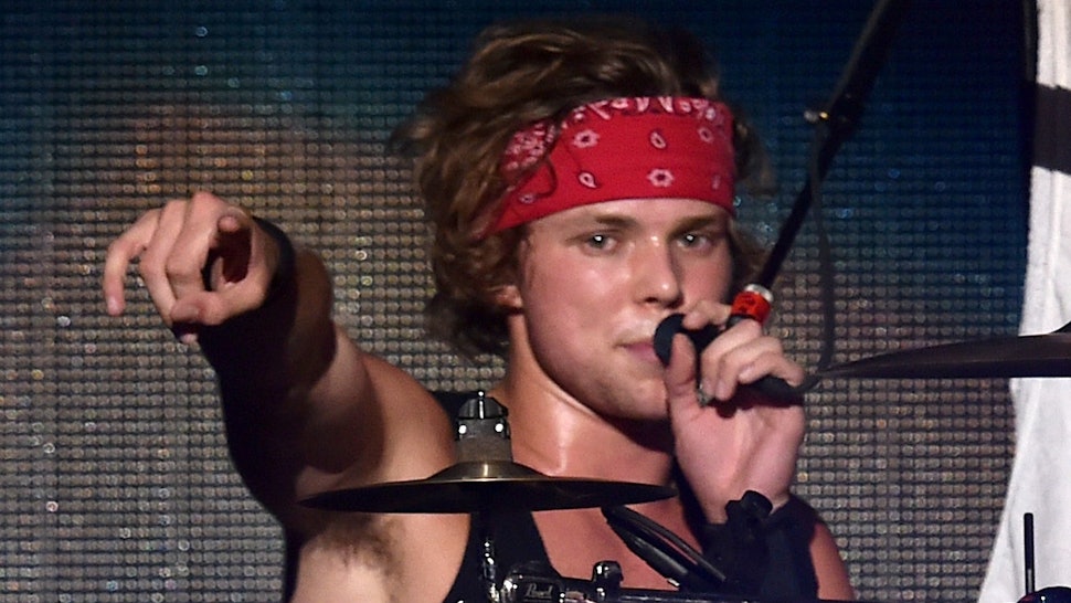 dating 5SOS sisältäisi