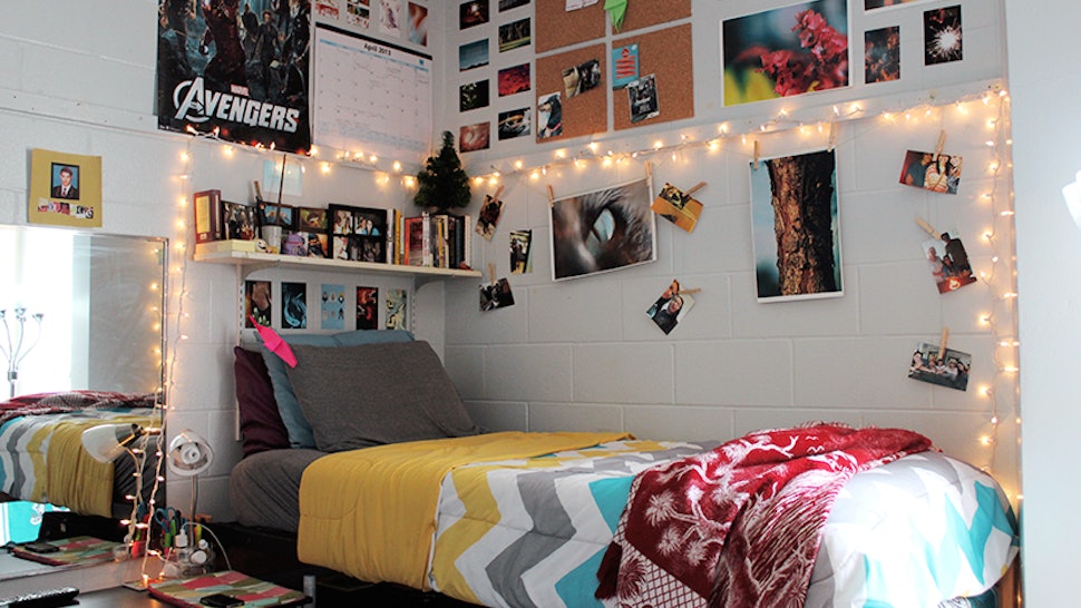 16 Dorm Room Supplies You Need For The Chicest Space Possible